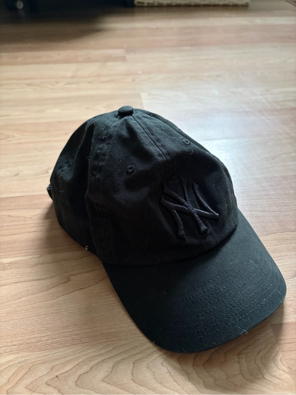 New York Yankees Black Cotton Baseball Cap - Classic Team Hat